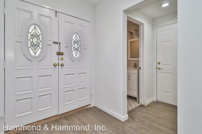 Building Photo - 5 br, 4 bath House - 14434 Greenleaf St.