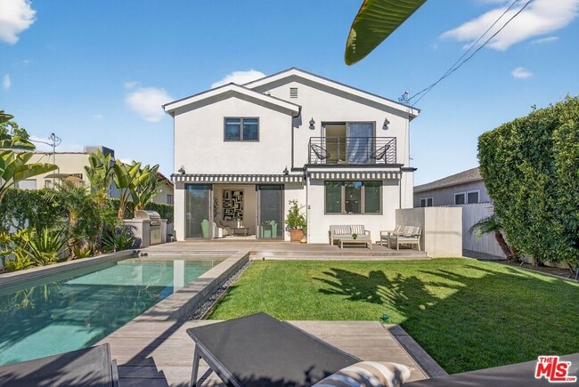 Foto del edificio - 9036 W 24th St