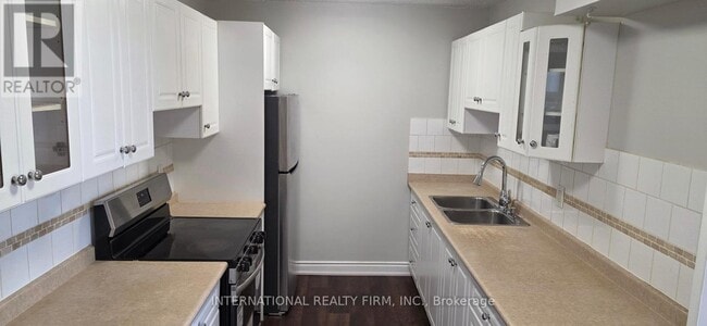 Building Photo - 2929 Aquitaine Ave