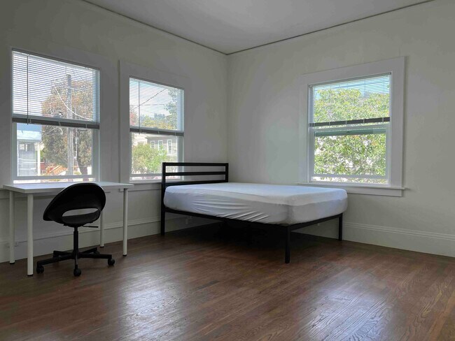 Dormitorio 1 - 1694 Oxford St