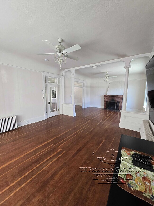 Foto del edificio - 210 N Auburn St