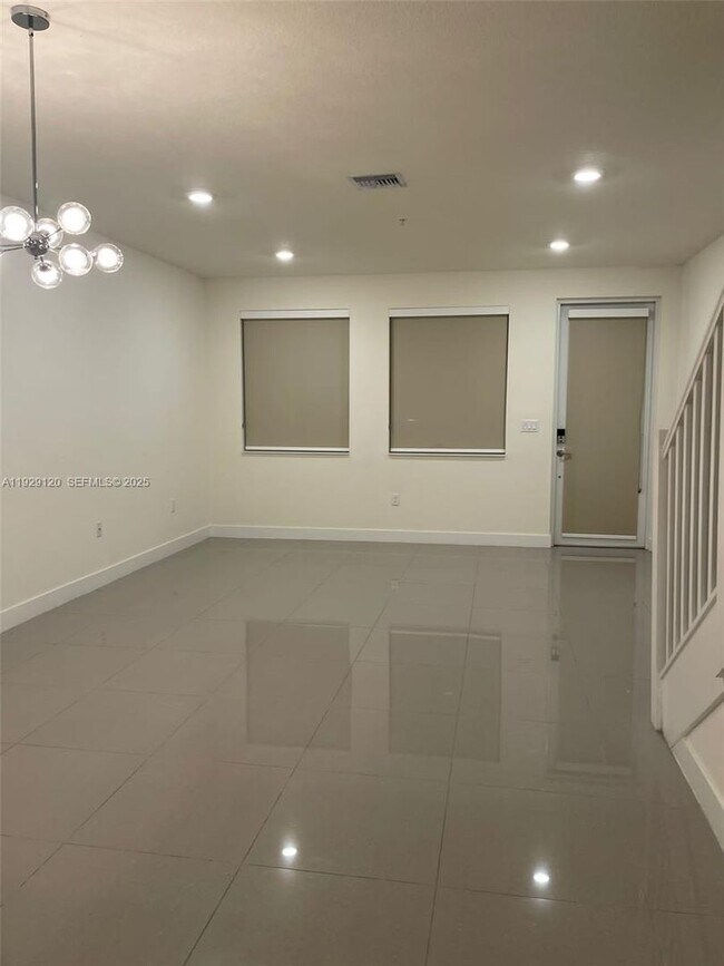 Foto del edificio - 6416 NW 102nd Ct