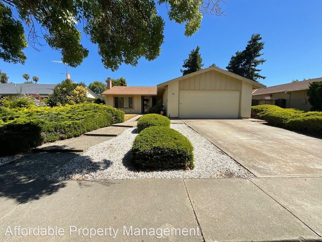 Foto principal - 4 br, 2 bath House - 34060 MacMillan Way