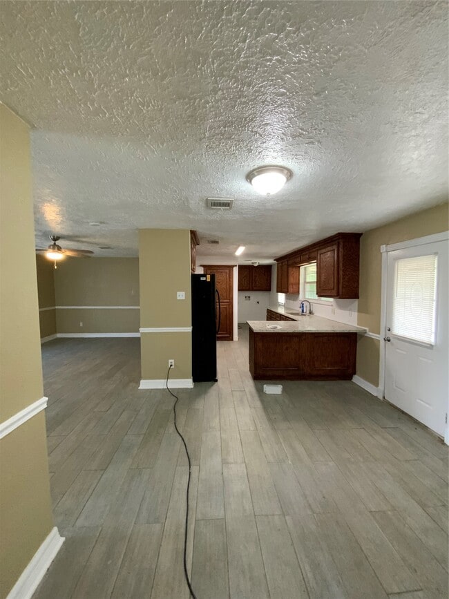 Building Photo - 515 S Burnett Dr