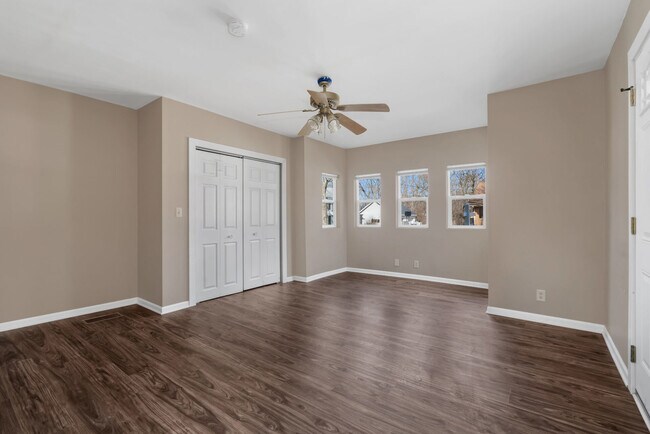 Building Photo - 408 N Joliet St