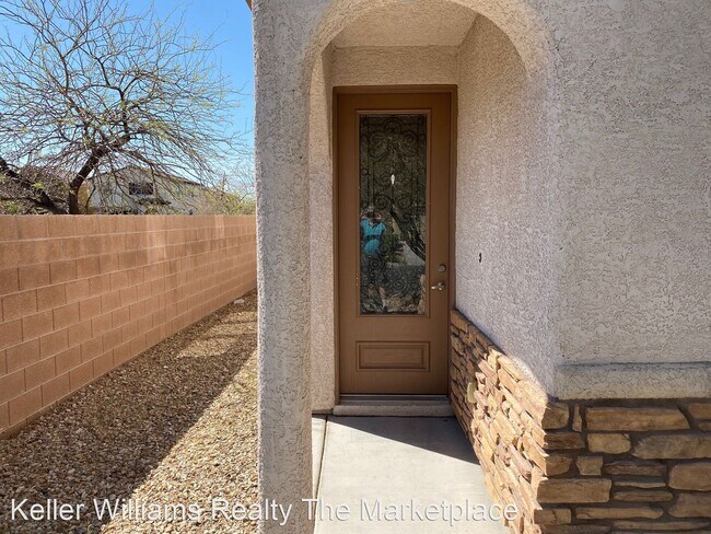 Building Photo - 5057 Golden Antelope Way