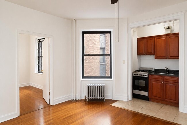 Building Photo - 45 Tiemann Pl