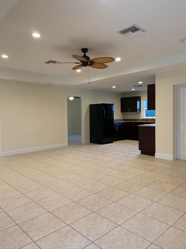 Foto del edificio - 2 Bedroom and 2 Bathroom with Bonus Room!