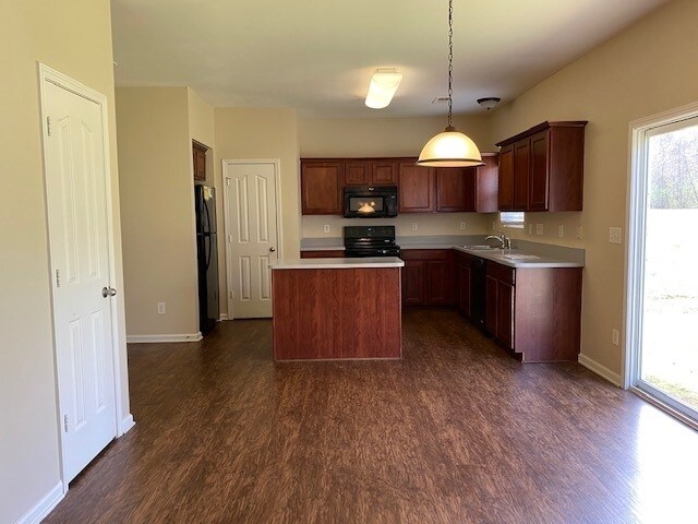 Foto del edificio - 11807 Oak St