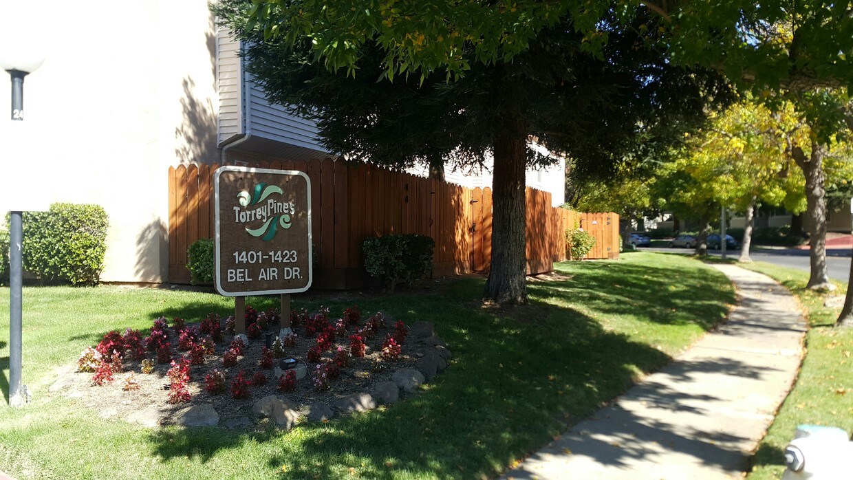 1407 Bel Air Dr, Concord, CA 94521 Condo for Rent in Concord, CA