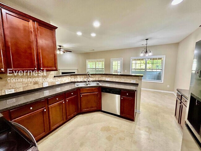 Foto del edificio - 5867 Pine Rd