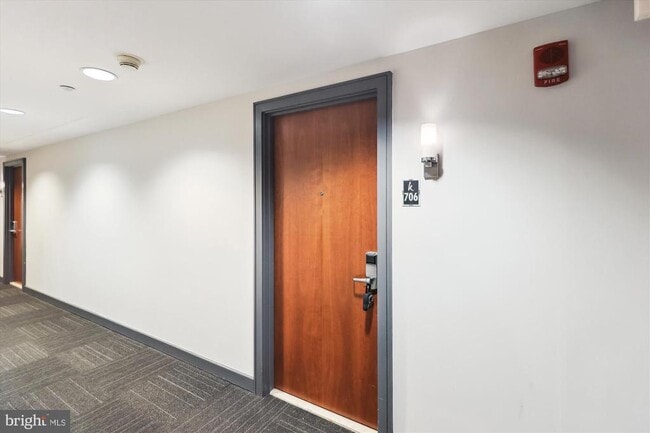 Building Photo - 1150 K St NW