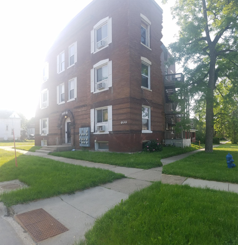 Primary Photo - 935 W 3rd St