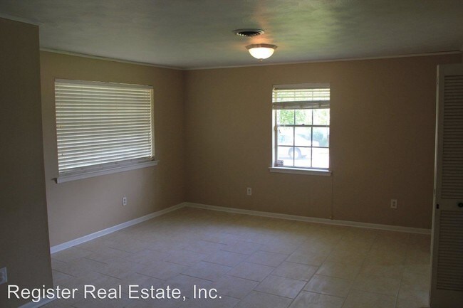 Building Photo - 3 br, 2 bath House - 3900 Lime St.