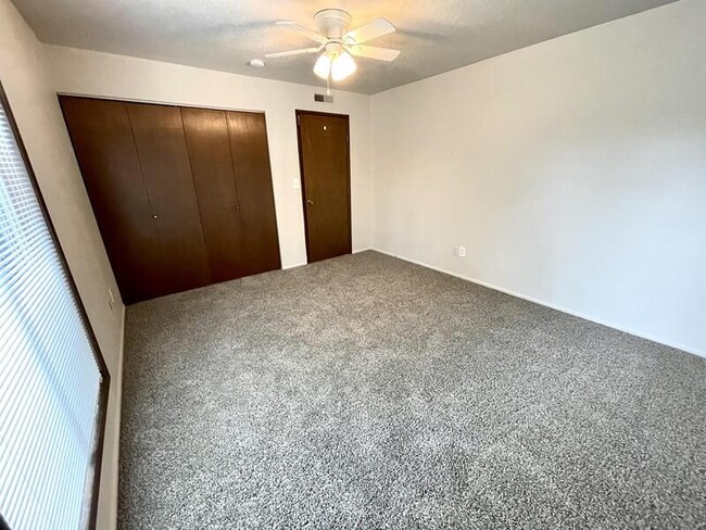 Foto del edificio - 1634 Madras St SE