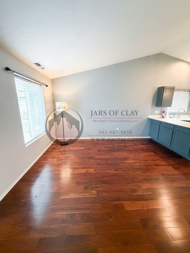 Building Photo - Single-Level Albany Charm! 2BR/2BA Bungalow with Vaulted Ceilings & Fenced Yard!