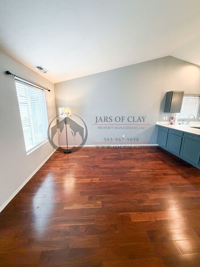 Foto del edificio - Single-Level Albany Charm! 2BR/2BA Bungalow with Vaulted Ceilings & Fenced Yard!