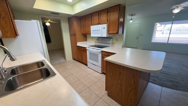 Foto del edificio - 1530 Leisure World