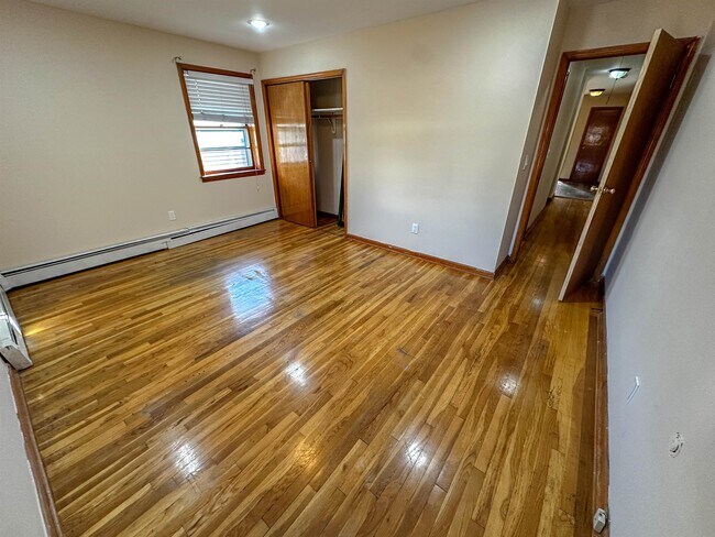 Foto del edificio - 325-327 John St