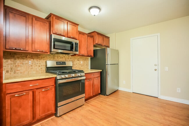 Building Photo - 9108 Tolford Ave