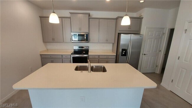 Foto del edificio - 2977 Royal Gardens Ave