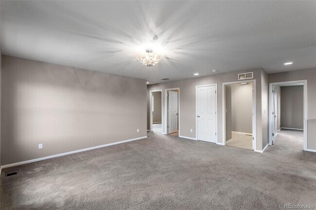 Foto del edificio - Beautiful 5 Bed 4 Bath Home Located in the...