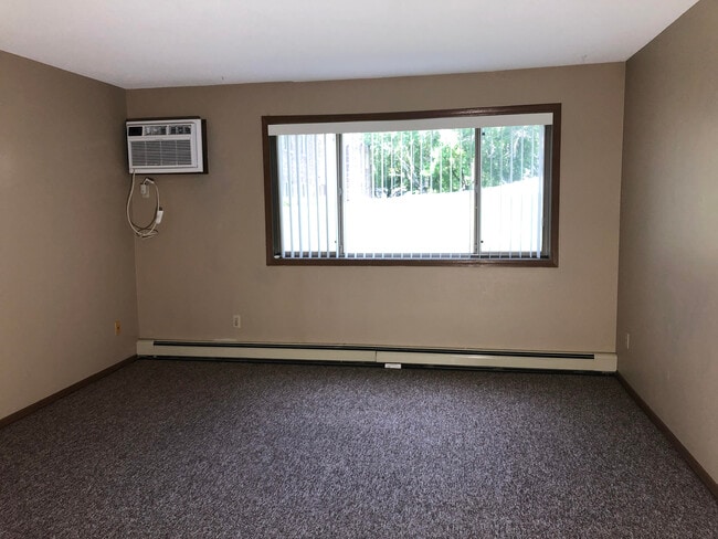 Building Photo - Suncrest Apartments