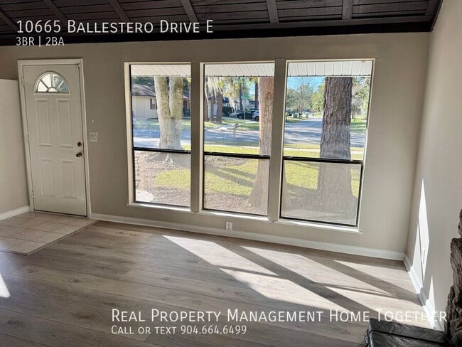 Foto del edificio - 10665 Ballestero Dr E