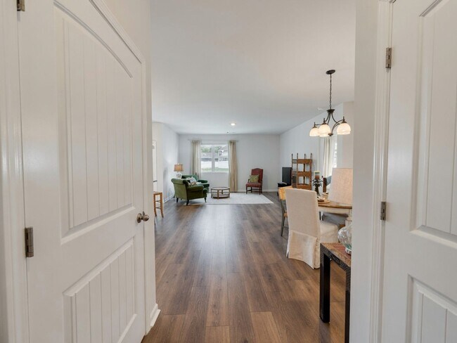 Building Photo - 156 Olivia Cir