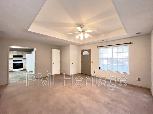 Building Photo - 886 N Daisy Ln