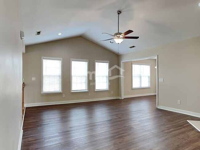 Foto del edificio - 101 Sedge Meadow Dr