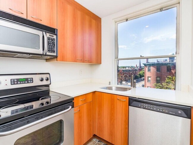 Foto del edificio - Bright 2 Bed in the South End with Roof Deck