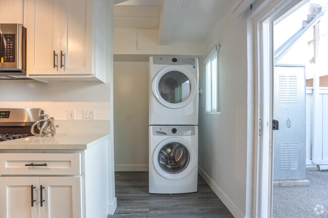 2BR, 1.5 BA-1100 SF - Culver Townhomes
