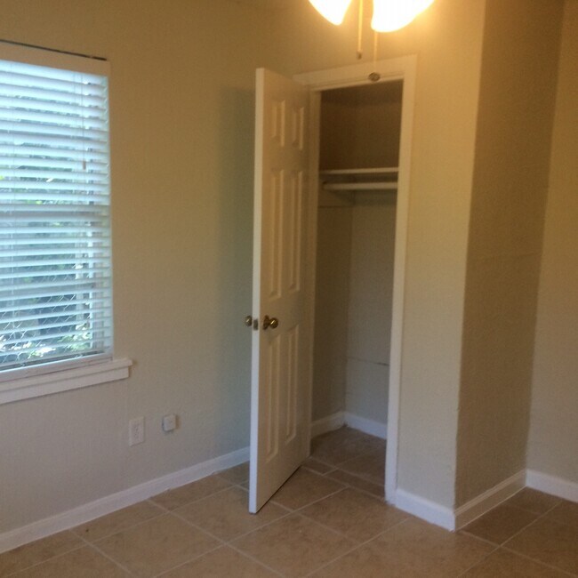 Foto del edificio - 3717 Tuam St