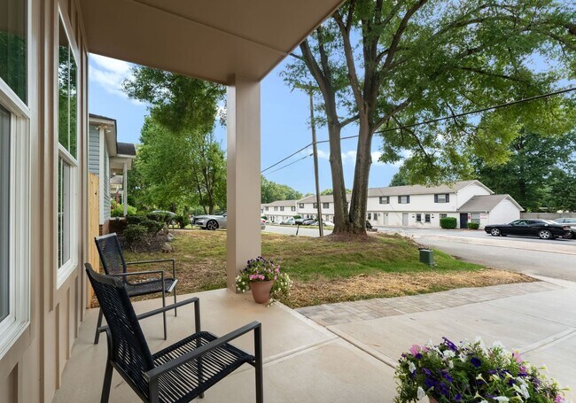 Foto del edificio - 2417 Pruitt St