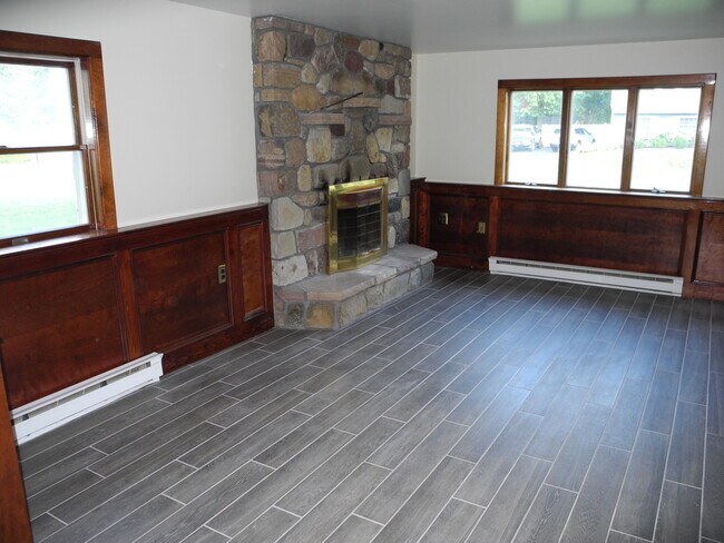Building Photo - 53 Trafalgar Dr