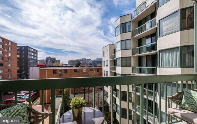 Foto del edificio - 955 26th St NW