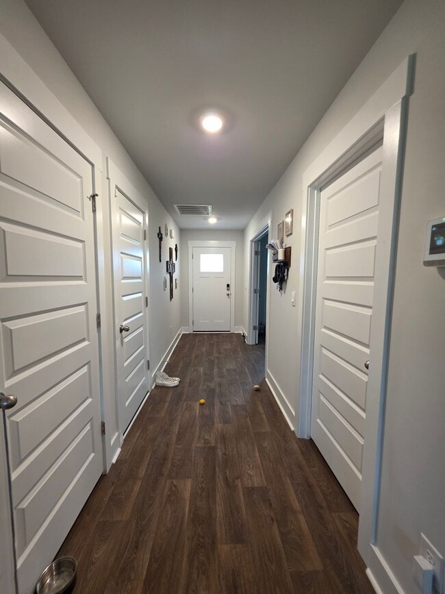 Building Photo - 1219 Inner Banks Ln