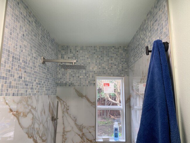 Photo - 667 Elm St House