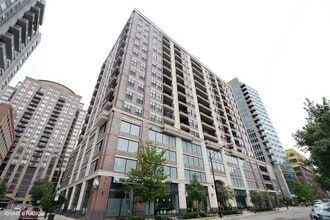 Building Photo - 451 W Huron St