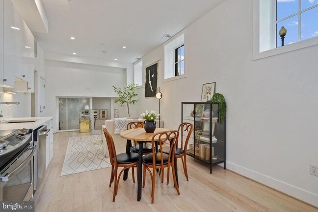 Foto del edificio - 1211 G St SE