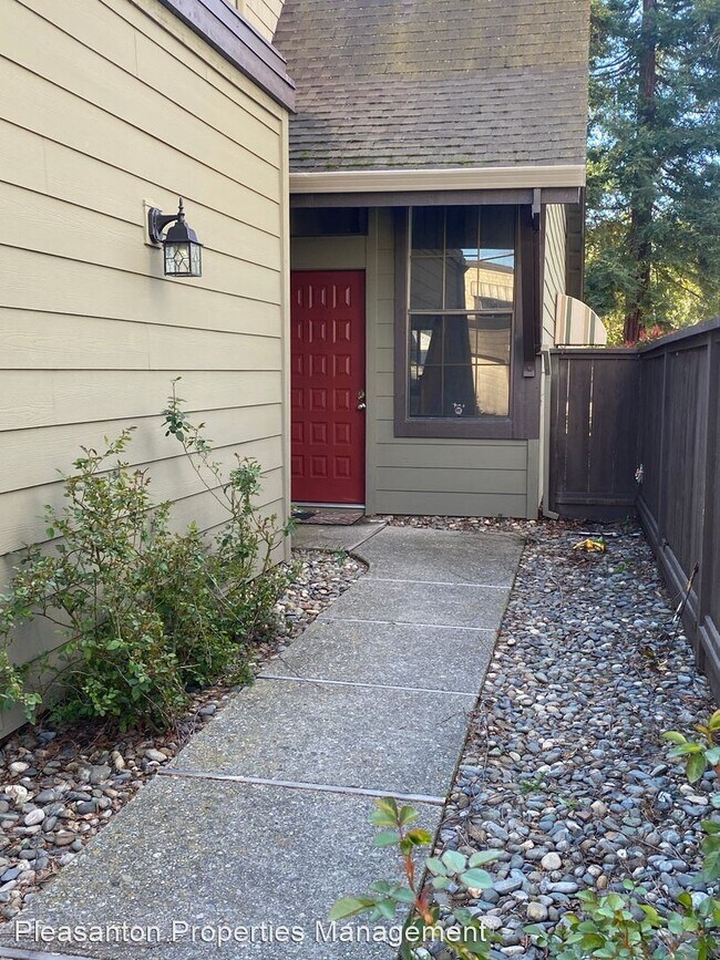 Building Photo - 2 br, 2 bath House - 1897 Crestline Rd.