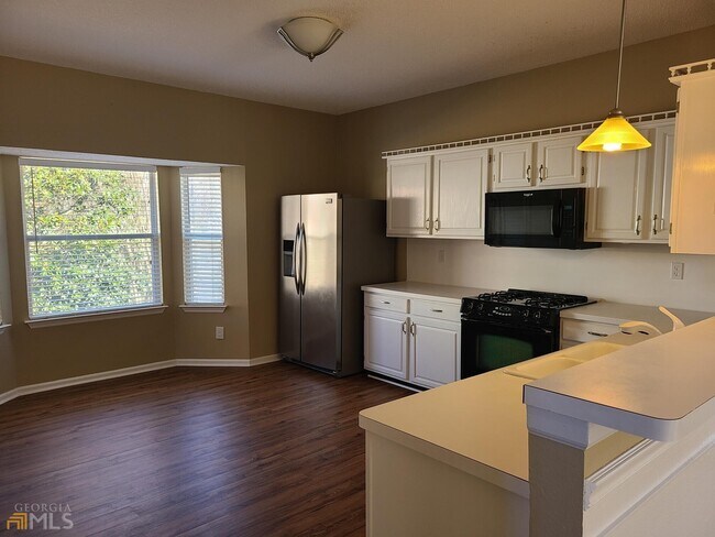 Foto del edificio - 195 Overlake Ct