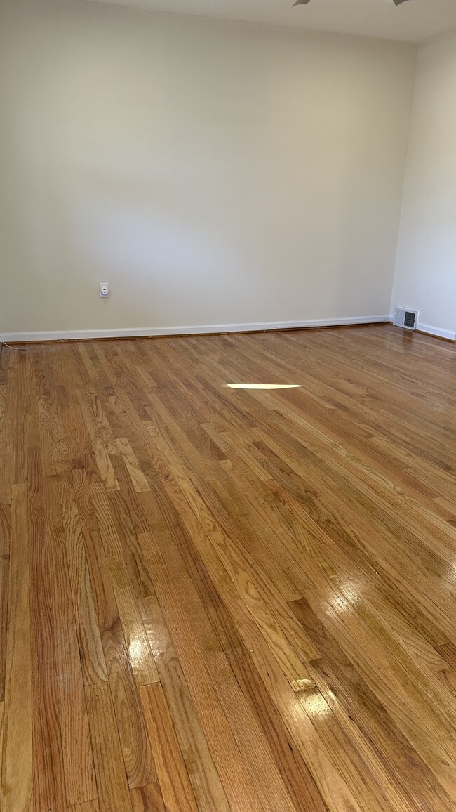 Foto del edificio - 3462 Dix St NE