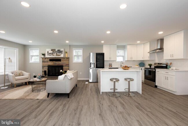 Building Photo - 9520 48th Ave