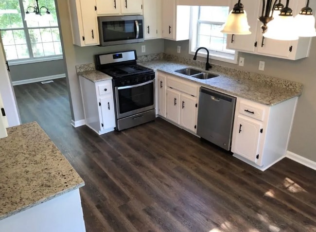 Building Photo - 608 Amberwood Pl