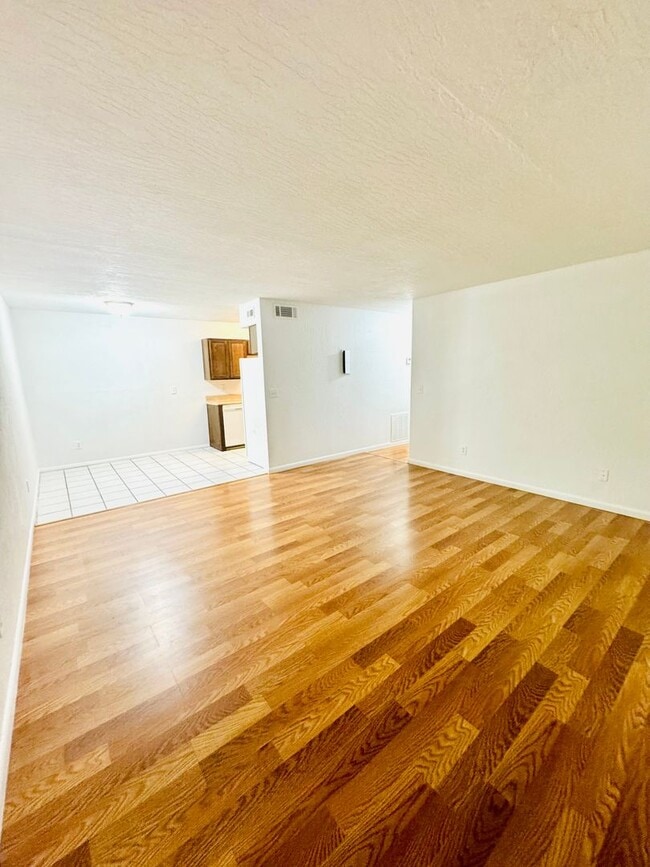 Building Photo - Spacious Ground-Floor 2-Bed/2-Bath Condo in Gated Community!