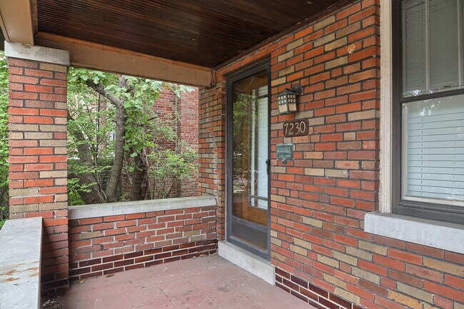 Foto del edificio - (201) 7230-32 Forsyth Blvd