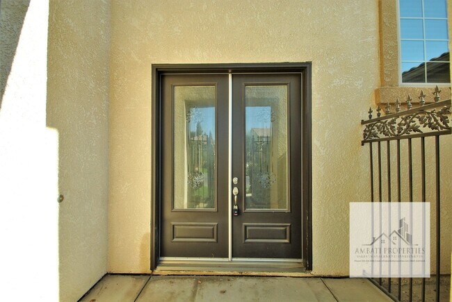 Foto del edificio - Beautiful 5Bd 4Bth With Award Winning Schools