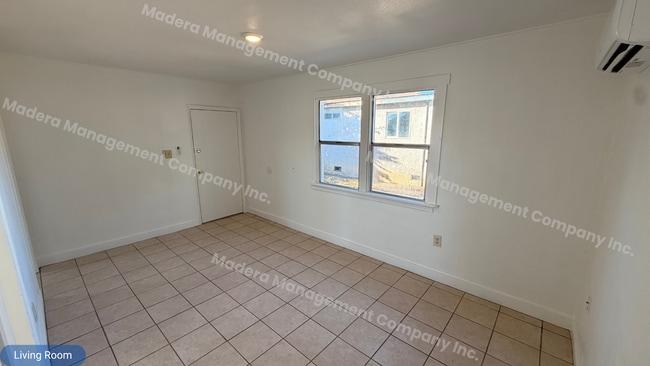 Building Photo - One Bedroom Back house- Available Now!
